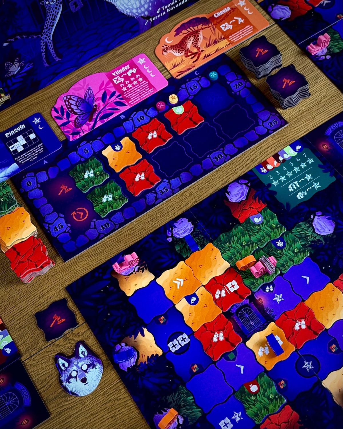 Night at the Zoo gameplay and board detail